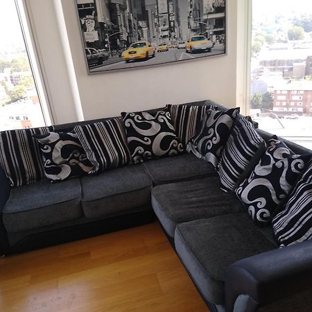 Room In Luxurious Penthouse Apartment Londra Exterior foto